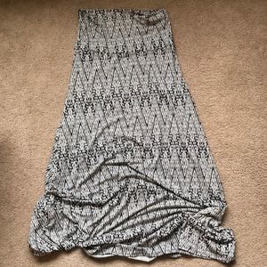 Gorgeous multifunctional LuLaRoe skirt